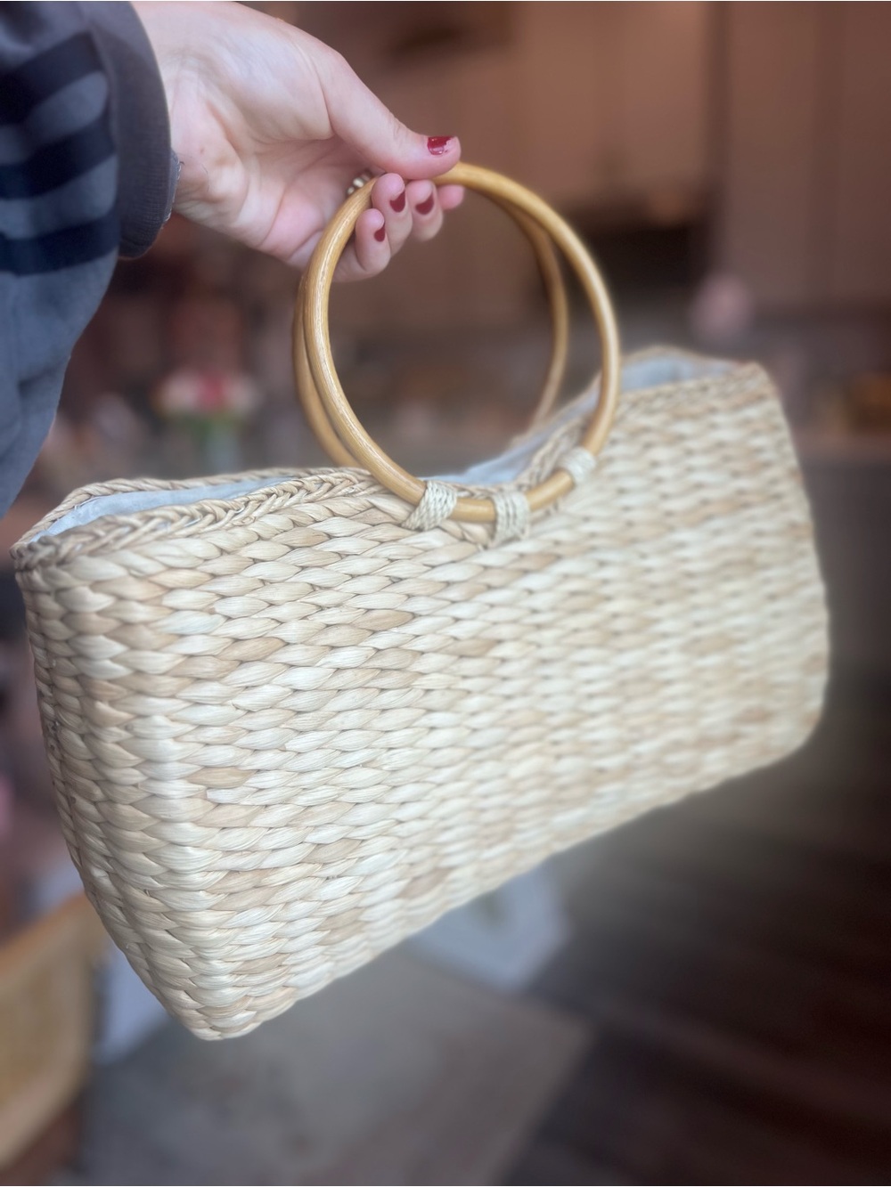 Source Unknown Natural Straw Tote with Turquoise Beads and Wooden Handles - Picture 5 of 9